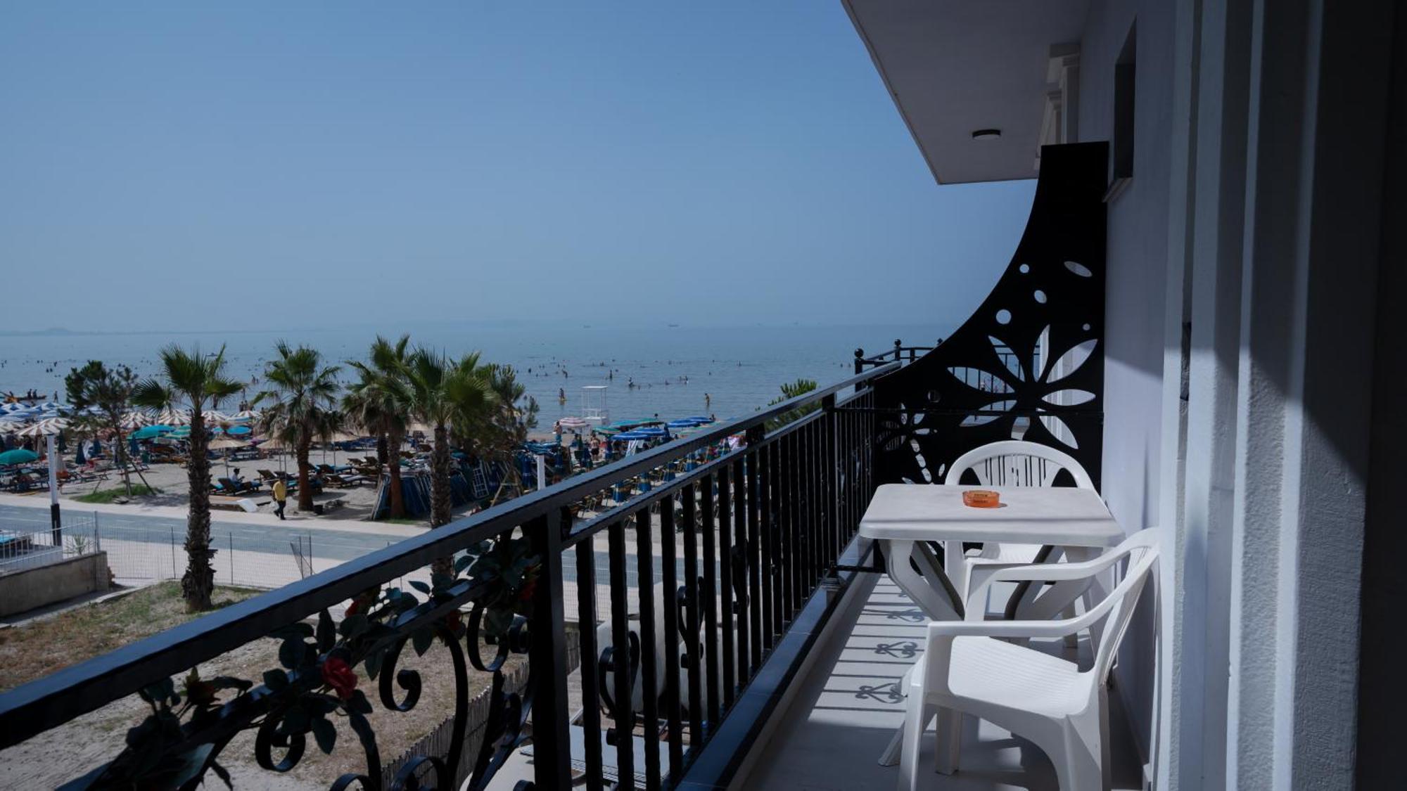 Hotel Saly Durrës Exterior foto